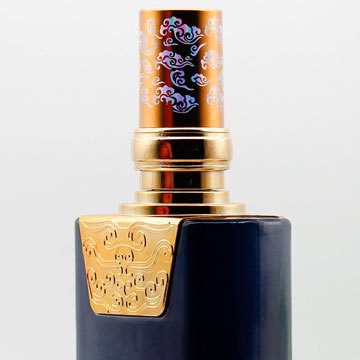 定制高白料扁方酒瓶一斤裝噴深藍(lán)色白酒瓶烤金字鍍金外殼噴涂酒瓶