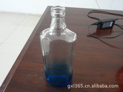 【優(yōu)白料玻璃酒瓶,廠家直銷(xiāo),噴涂蒙砂,烤標(biāo) .深加工】?jī)r(jià)格,廠家,圖片,其他玻璃包裝容器,江蘇大運(yùn)發(fā)玻璃制品-